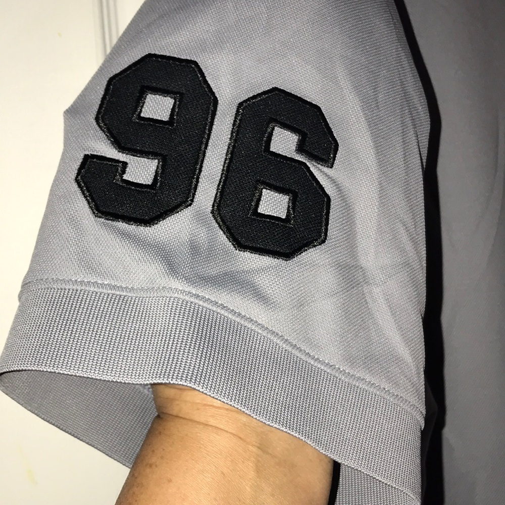 Men’s Under Armour Shirt - Picture 5 of 8